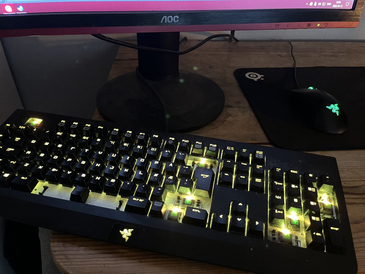 faze foid 🟥 🟧 🟨 🟩 🟦 🟪 tweet media