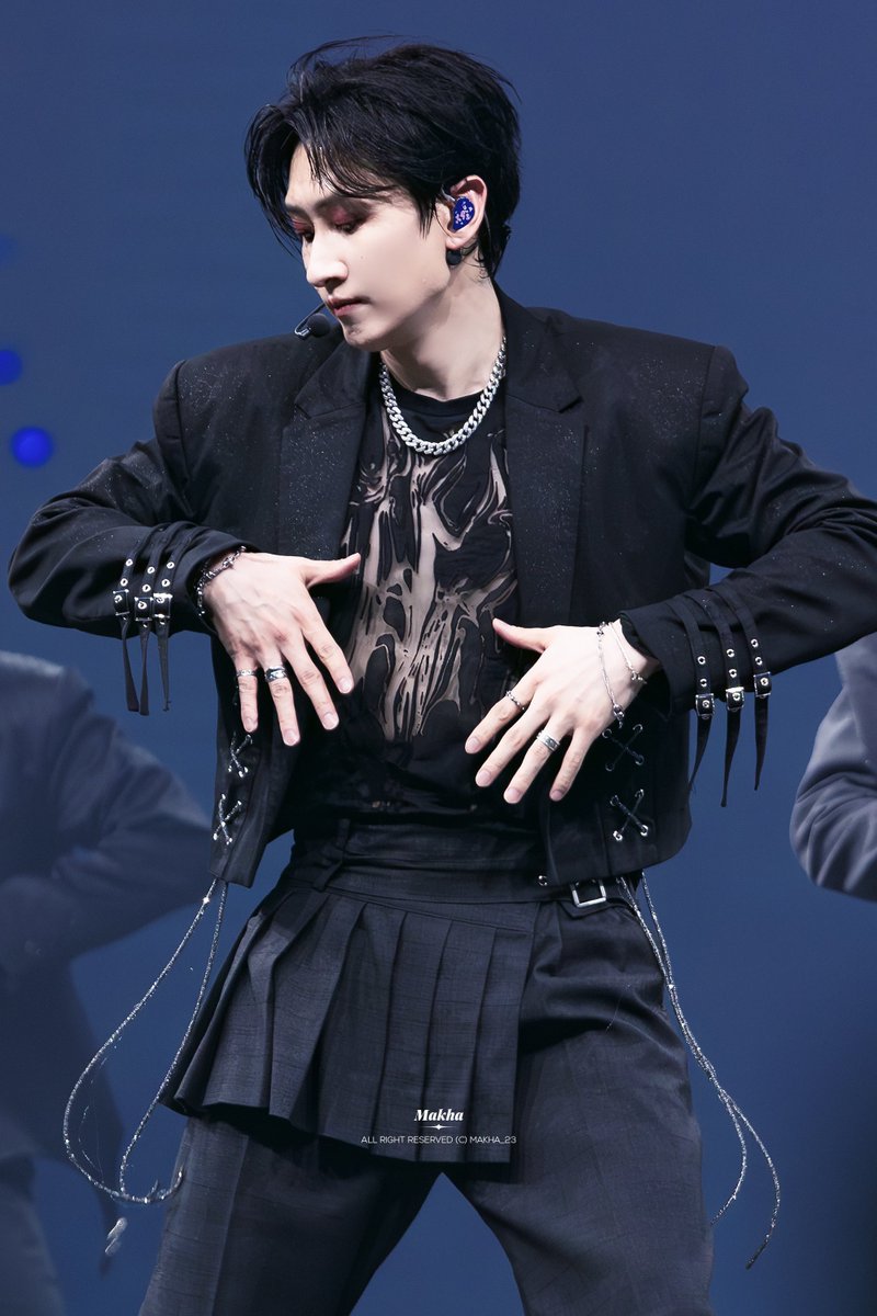 260404 SJ-CORE
#은혁 #EUNHYUK #ウニョク 

원앤온리 은혁만이 그릴 수 있는 선이 좋아