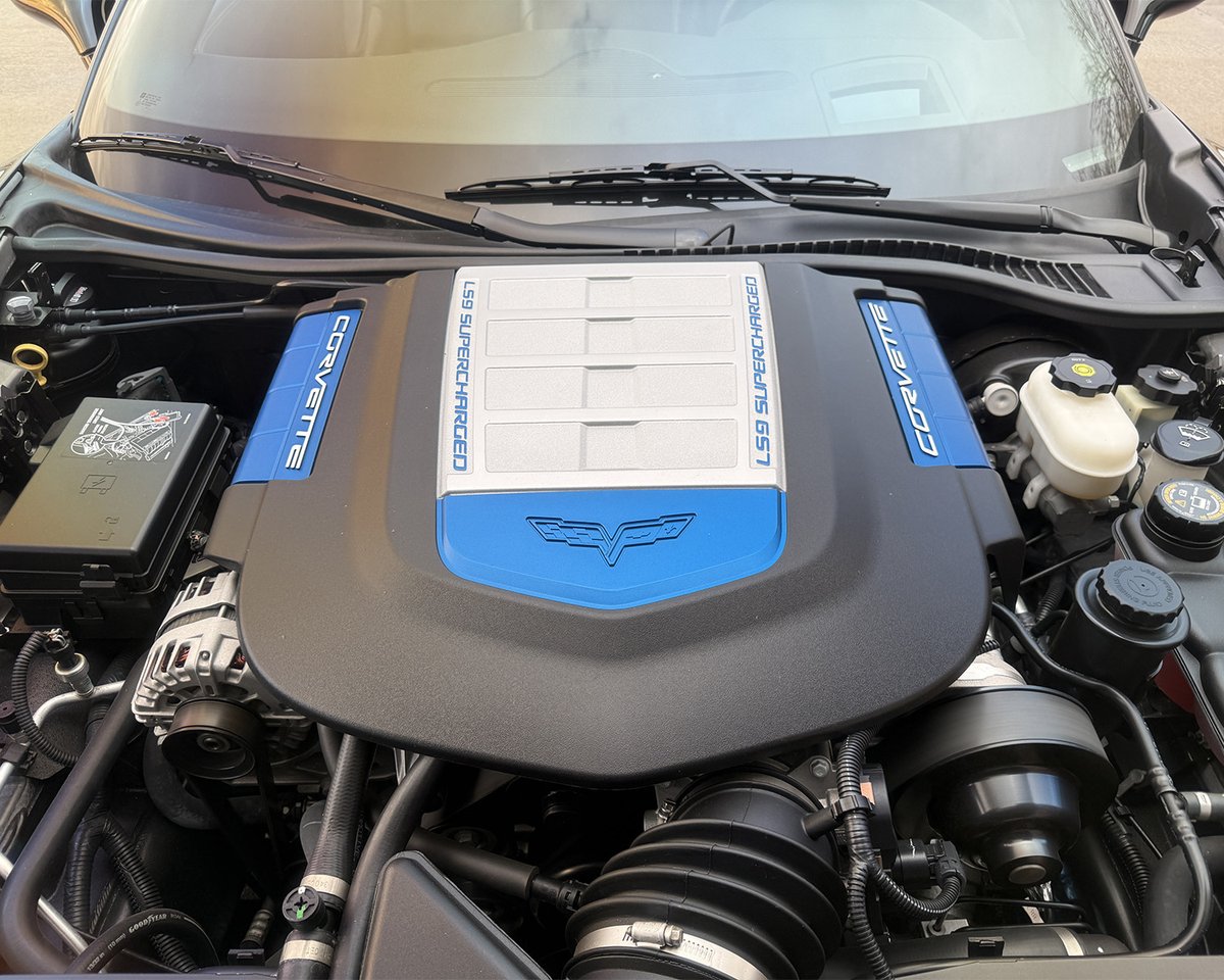 Barrett_Jackson's tweet image. 638hp hits hard. This 2009 @Chevrolet #Corvette #ZR1 is powered by a supercharged 6.2-liter LS9 V-8 engine producing 638hp, paired with a six-speed manual transmission. Selling with No Reserve at the 2026 Palm Beach #Auction, April 16-18.

Learn more: bit.ly/PB26TW-2009Che…