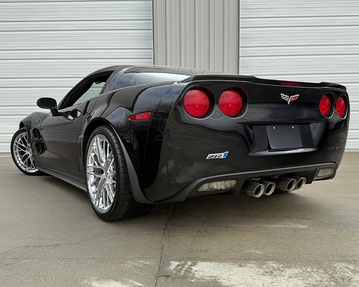 Barrett_Jackson's tweet image. 638hp hits hard. This 2009 @Chevrolet #Corvette #ZR1 is powered by a supercharged 6.2-liter LS9 V-8 engine producing 638hp, paired with a six-speed manual transmission. Selling with No Reserve at the 2026 Palm Beach #Auction, April 16-18.

Learn more: bit.ly/PB26TW-2009Che…
