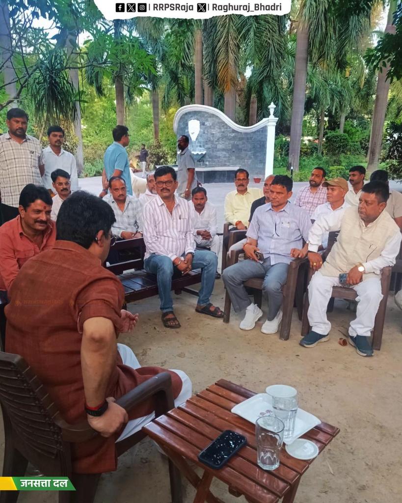 आज 214-महात्मा गांधी मार्ग, लखनऊ कैंट स्थित अपने आवास “रामायण” में जनसत्ता दल के राष्ट्रीय अध्यक्ष माननीय श्री राजा भइया जी ने समर्थकों एवं अपने शुभचिंतकों से आत्मीय मुलाकात कर उनका कुशल-क्षेम जाना।