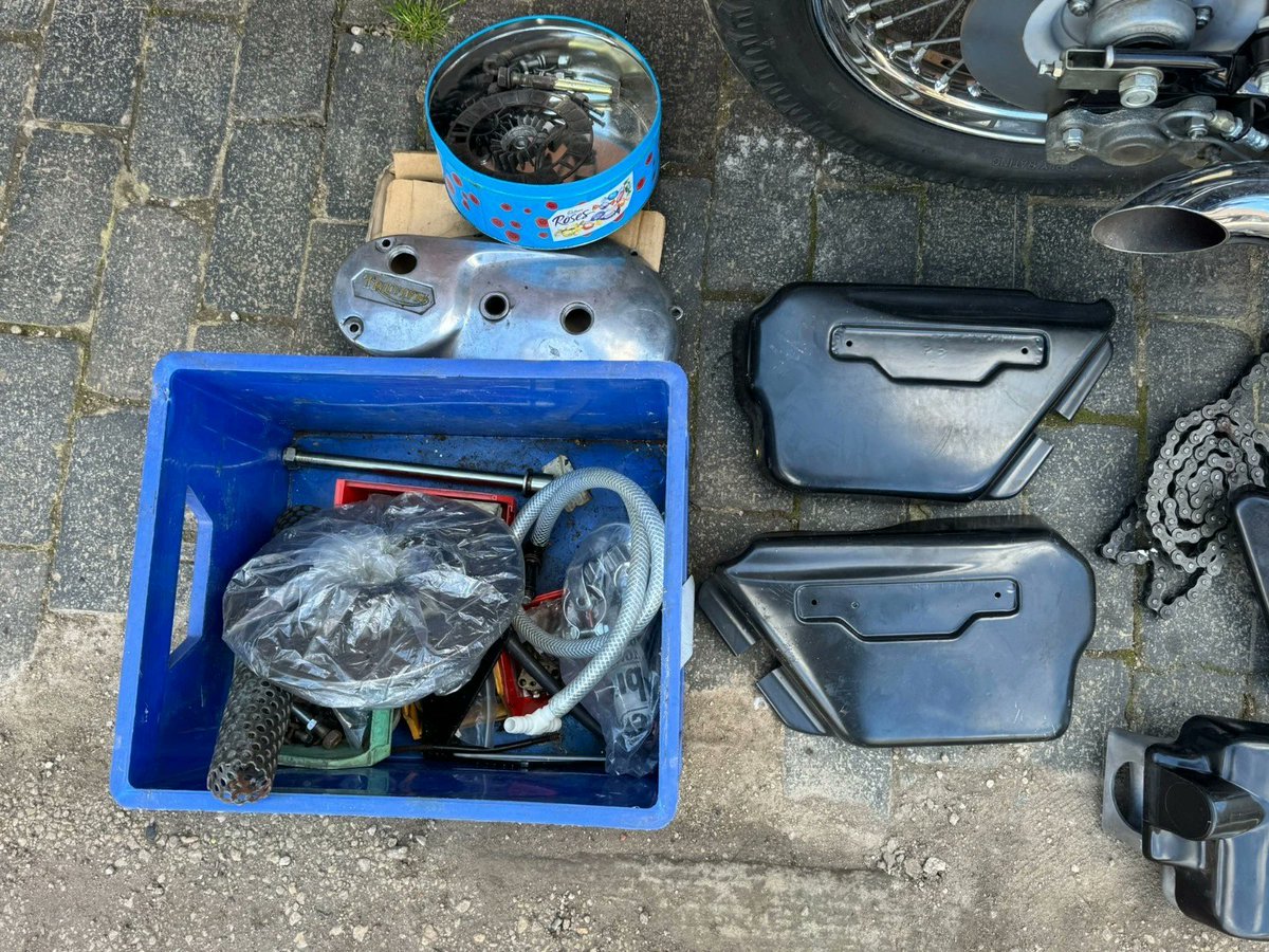 BarnfindMCycles's tweet image. Check out this 1978 Triumph T140E Bonneville project! Ebay ad here ow.ly/Ztnh50YHsG6 #Triumphmotorcycles #MotorcycleRestoration #ClassicMotorcycles #VintageBikes #BikeProject barnfindmotorcycle.com