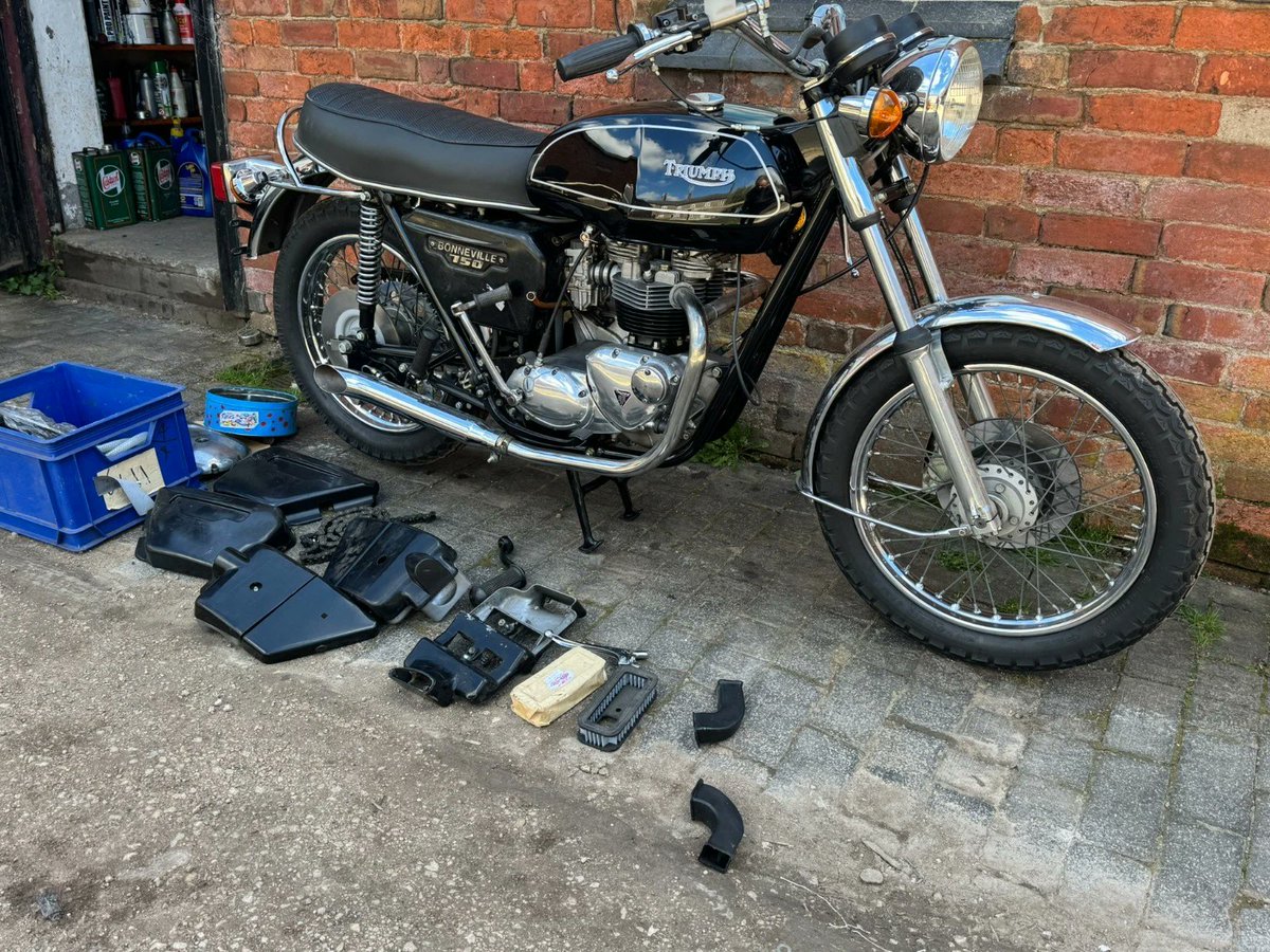 BarnfindMCycles's tweet image. Check out this 1978 Triumph T140E Bonneville project! Ebay ad here ow.ly/Ztnh50YHsG6 #Triumphmotorcycles #MotorcycleRestoration #ClassicMotorcycles #VintageBikes #BikeProject barnfindmotorcycle.com