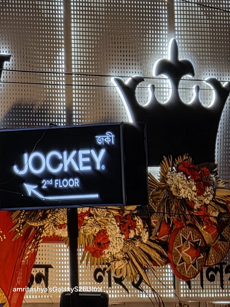 amritashya's tweet image. 30x night zoom shots. 🛍 Shopping day out. #shots #shopping #day #30xZoom #S26ultra #Oneui