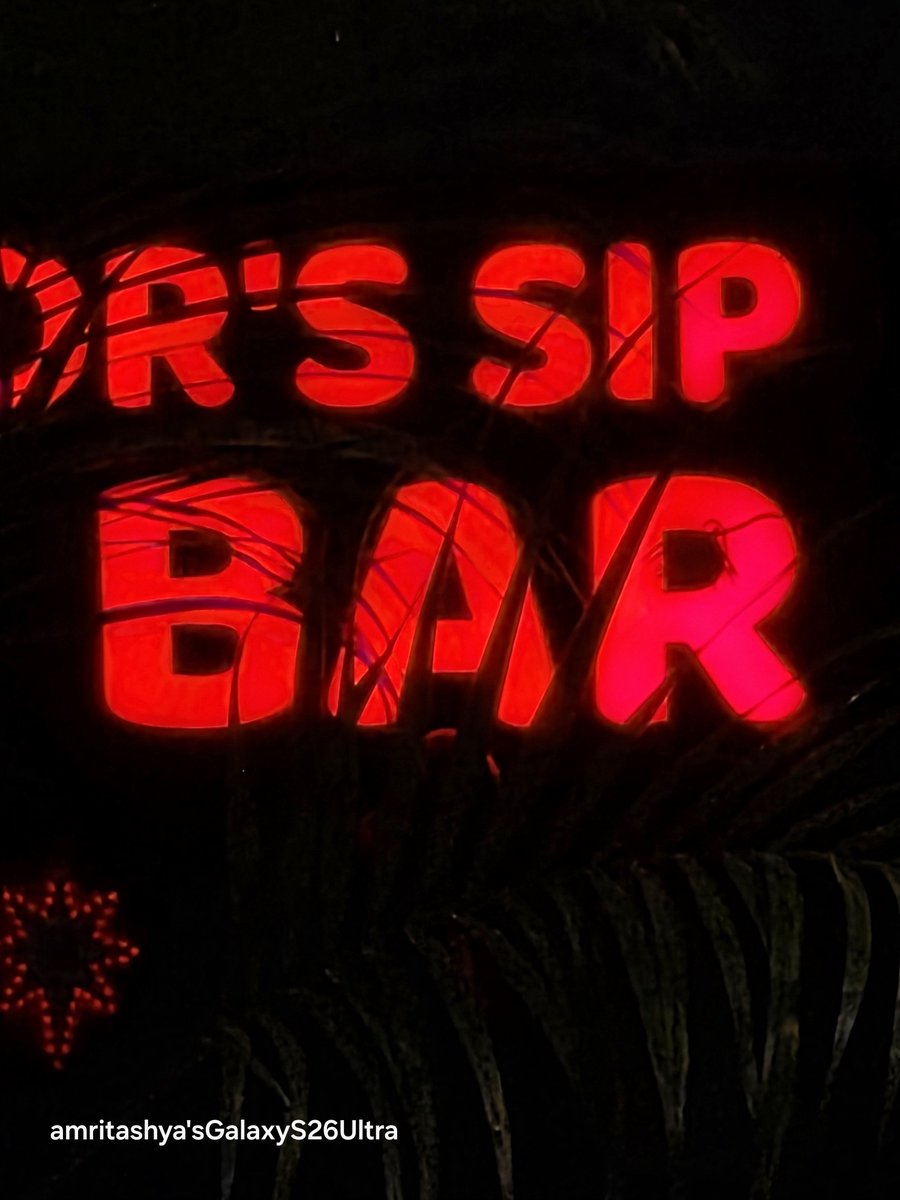 amritashya's tweet image. 30x night zoom shots. 🛍 Shopping day out. #shots #shopping #day #30xZoom #S26ultra #Oneui