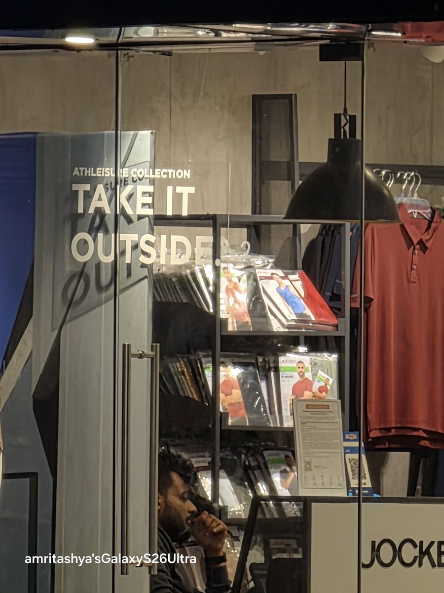 amritashya's tweet image. 30x night zoom shots. 🛍 Shopping day out. #shots #shopping #day #30xZoom #S26ultra #Oneui