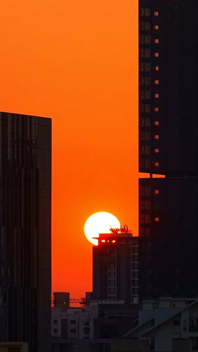 parthosarathi_b's tweet image. Sunsets that make you pause…
Show me yours 📸 #Sunset.