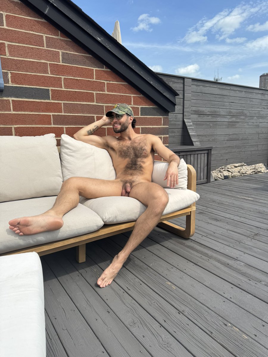 leaf_hoe's tweet photo. Suck me on the rooftop? 🌞 https://t.co/ndBK2Lo4We