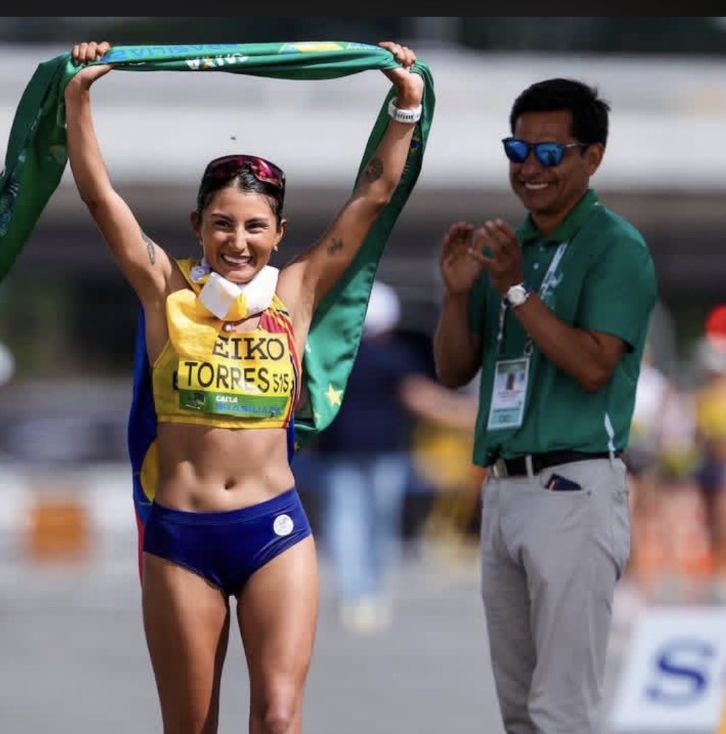 Una foto para la historia: Jefferson Pérez ganó el oro en los 20km marcha en los Olímpicos de Atlanta 1996. Luego de 30 años, Ecuador es potencia mundial en damas y varones.  Hoy lo demostraron Paula Torres, David Hurtado y Nataly Leon en el Mundial de Marcha. Gritalo Ecuador 🇪🇨!