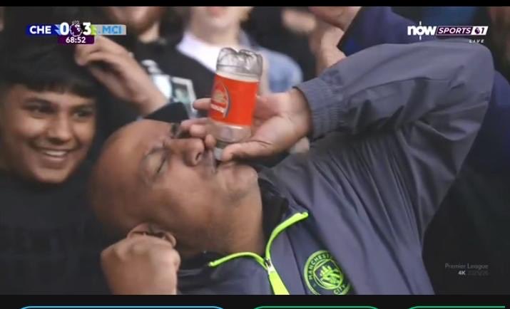 the_realtomy's tweet photo. I never knew Manchester City fans could be this petty, man’s drinking from the bottle of Arsenal 😭😭😭
#CHEMCI https://t.co/n3ErK4GFvM
