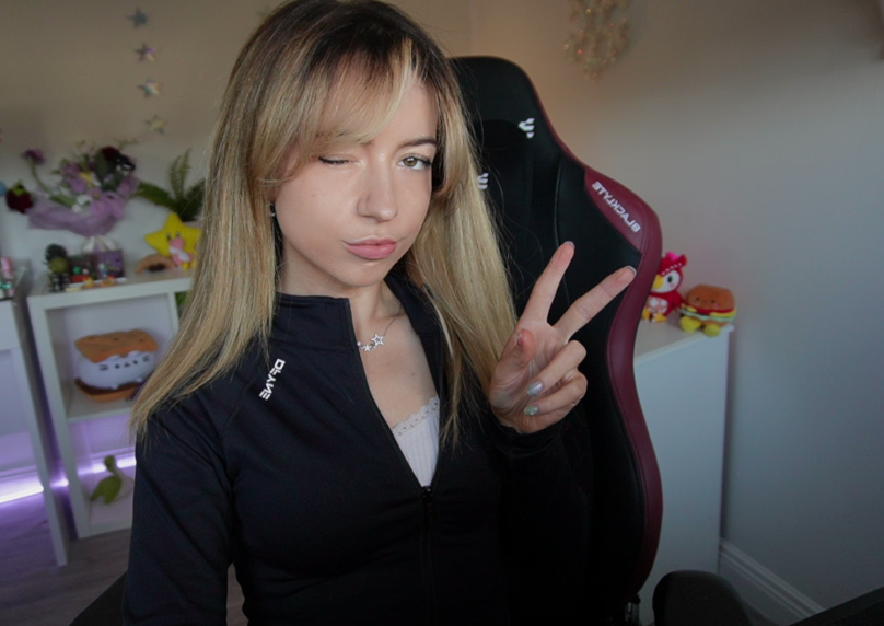 Playing and streaming the biggest women's comp game for R6 this year ...