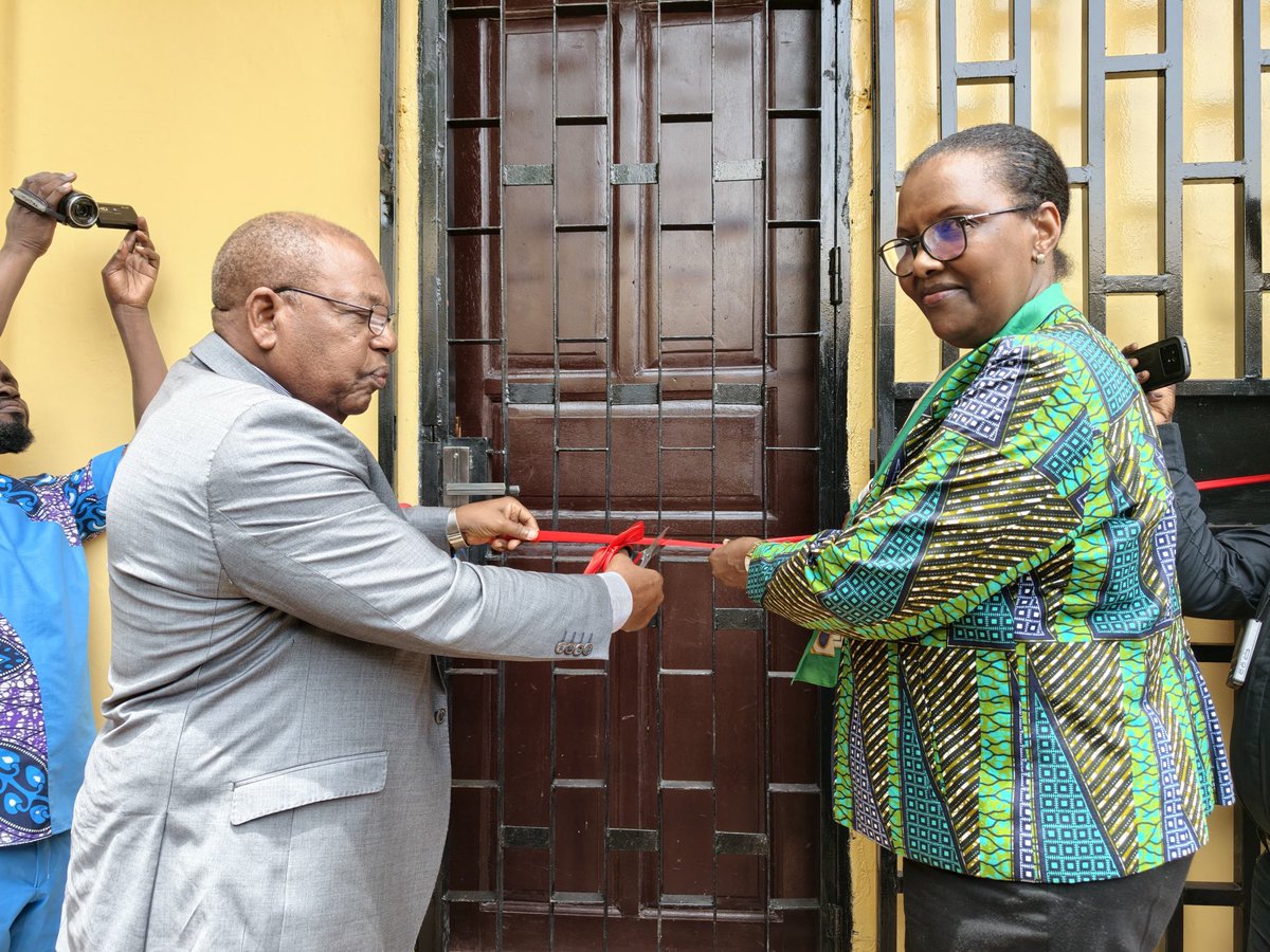 UNPeacekeeping's tweet image. The National Mine Action Authority launched in #CAR 🇨🇫 with support from @UN_CAR &amp;amp; @UNMAS to strengthen ongoing efforts to protect communities from explosives &amp;amp; mines. In 2026 so far, only 2 civilian casualties from explosive devices have been reported compared to 82 in 2023.