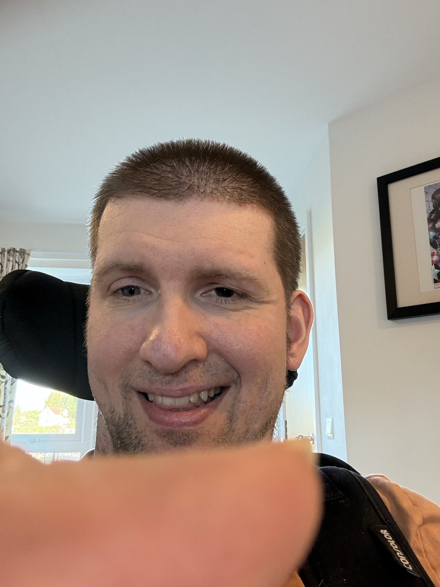 Taken all of five minutes ago, new hair was done on Wednesday :-)