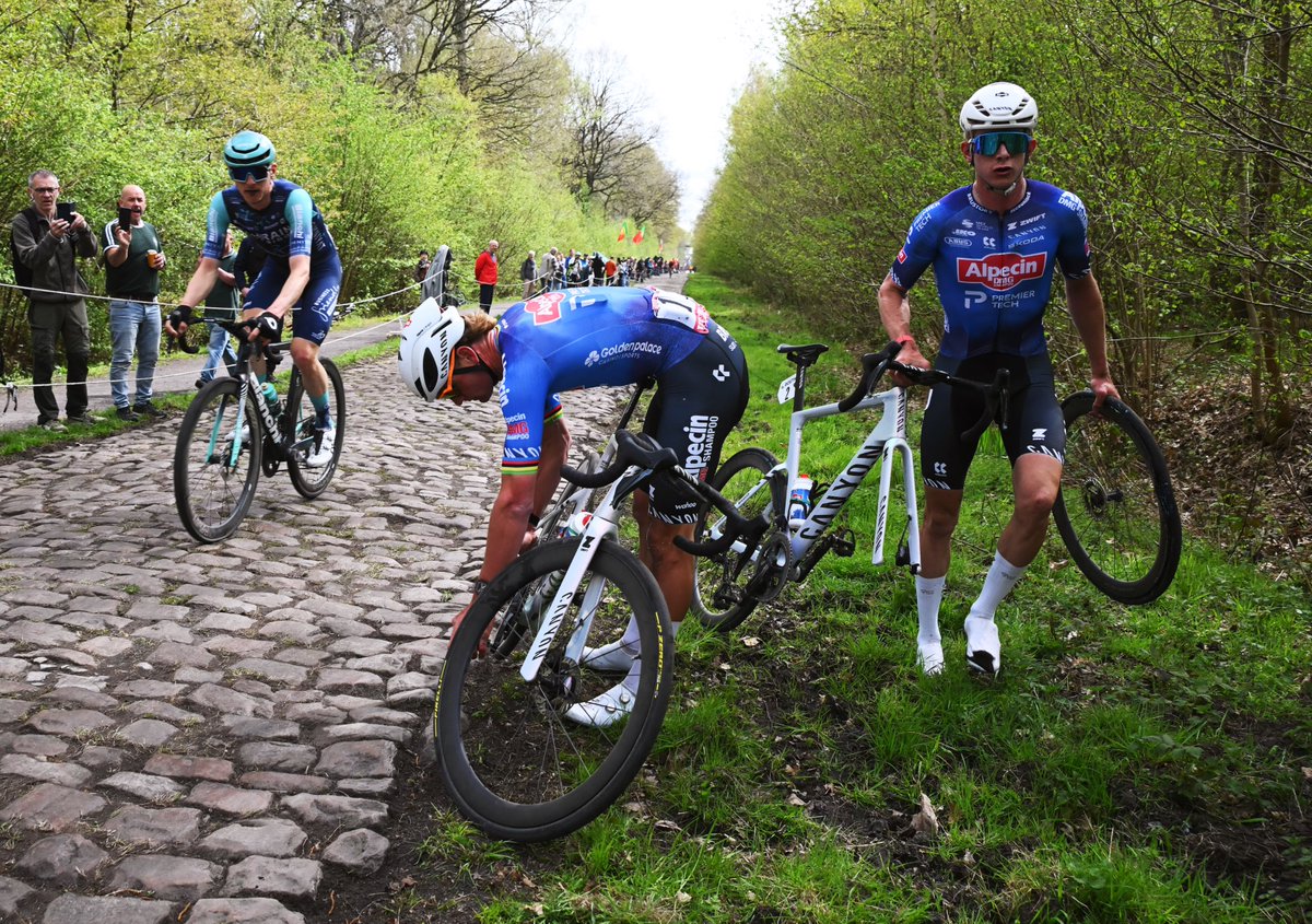 UCI_cycling's tweet image. It doesn’t get much crazier than this! 🤯

@parisroubaix 2026 was something else. 🔥

📸 @GettySport | #ParisRoubaix #Cycling #RoadCycling