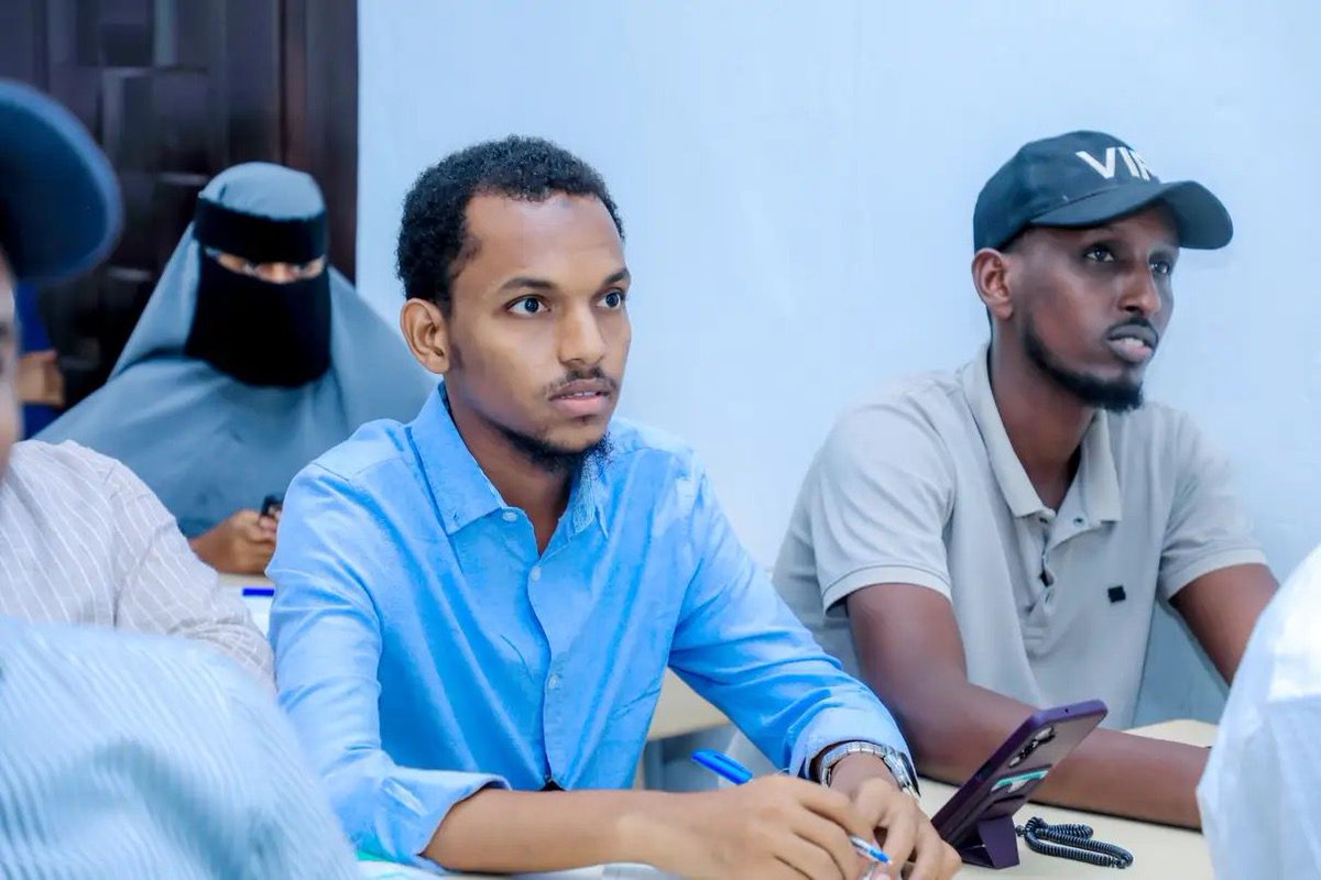 SPDO_SOM's tweet photo. Great research starts with the right question.

Metra Hub × Salaam University delivered a 2-day Research Proposal Writing Training (11–12 April 2026), strengthening research skills and ethical AI use.

Led by Mr. Idiris Sid Ali Mohamed. https://t.co/ELkf6BdDRr