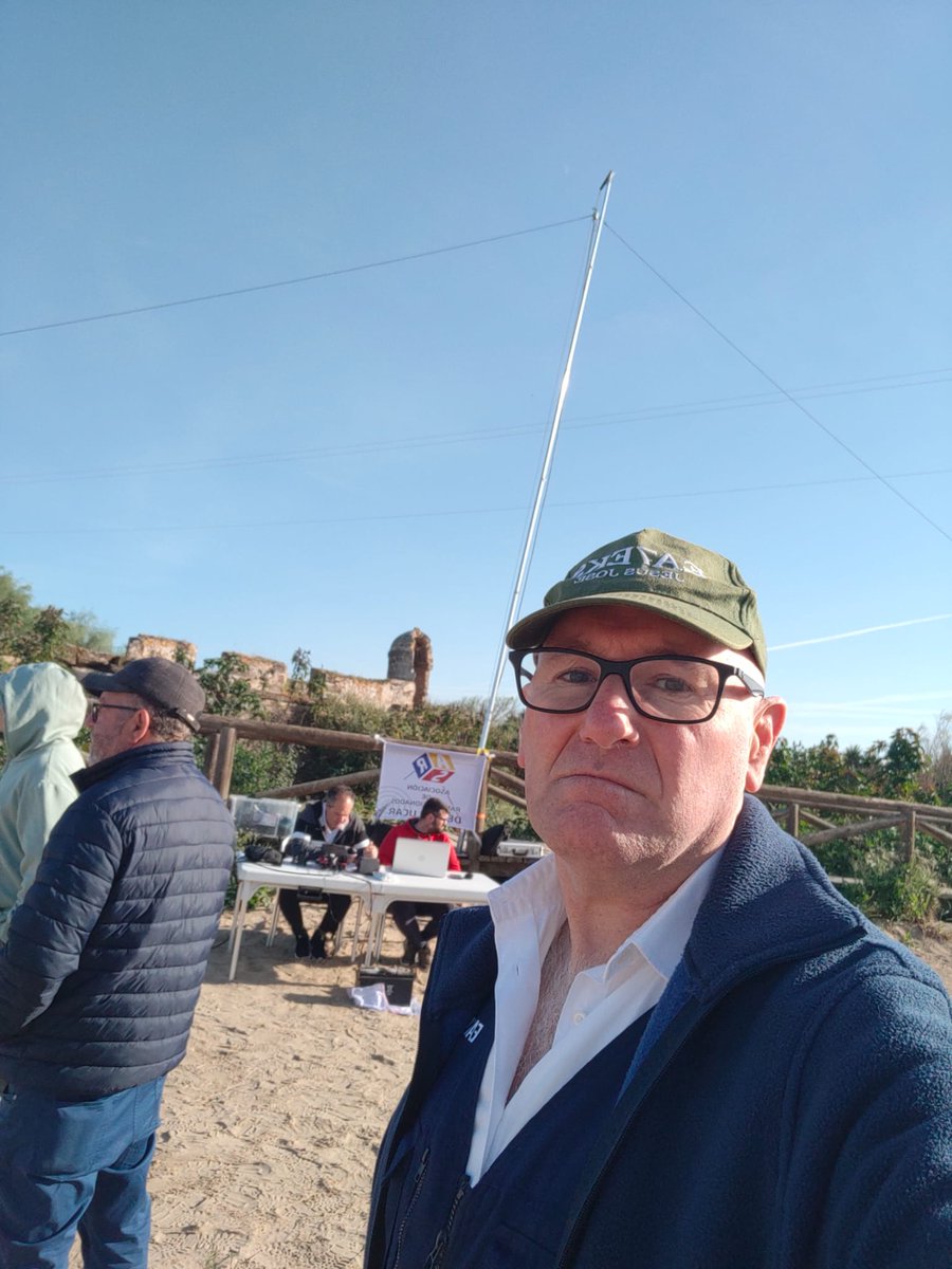 eb7rcs's tweet photo. Ésta mañana hemos participado en el evento de organizado por @ACRACBDCE @ACRACB1 ya es el segundo año consecutivo. Hemos pasado una mañana muy agradable entre amigos #radioaficionados, desde esta asociación GRACIAS a sus socios y simpatizantes por hacerla posible https://t.co/iJE0A64kXJ