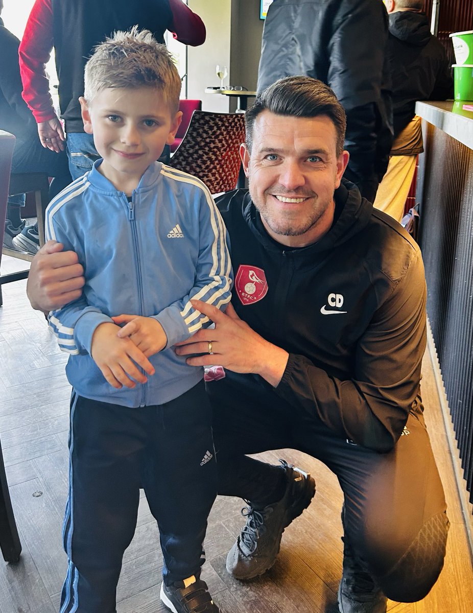 foxiecharlie's tweet photo. Great day yesterday watching @BracknellTownFC win 8-0. Thank you as always to the players and management for taking the time to have photos with the kids @DaveMorrissy https://t.co/6Pk18T4DZe