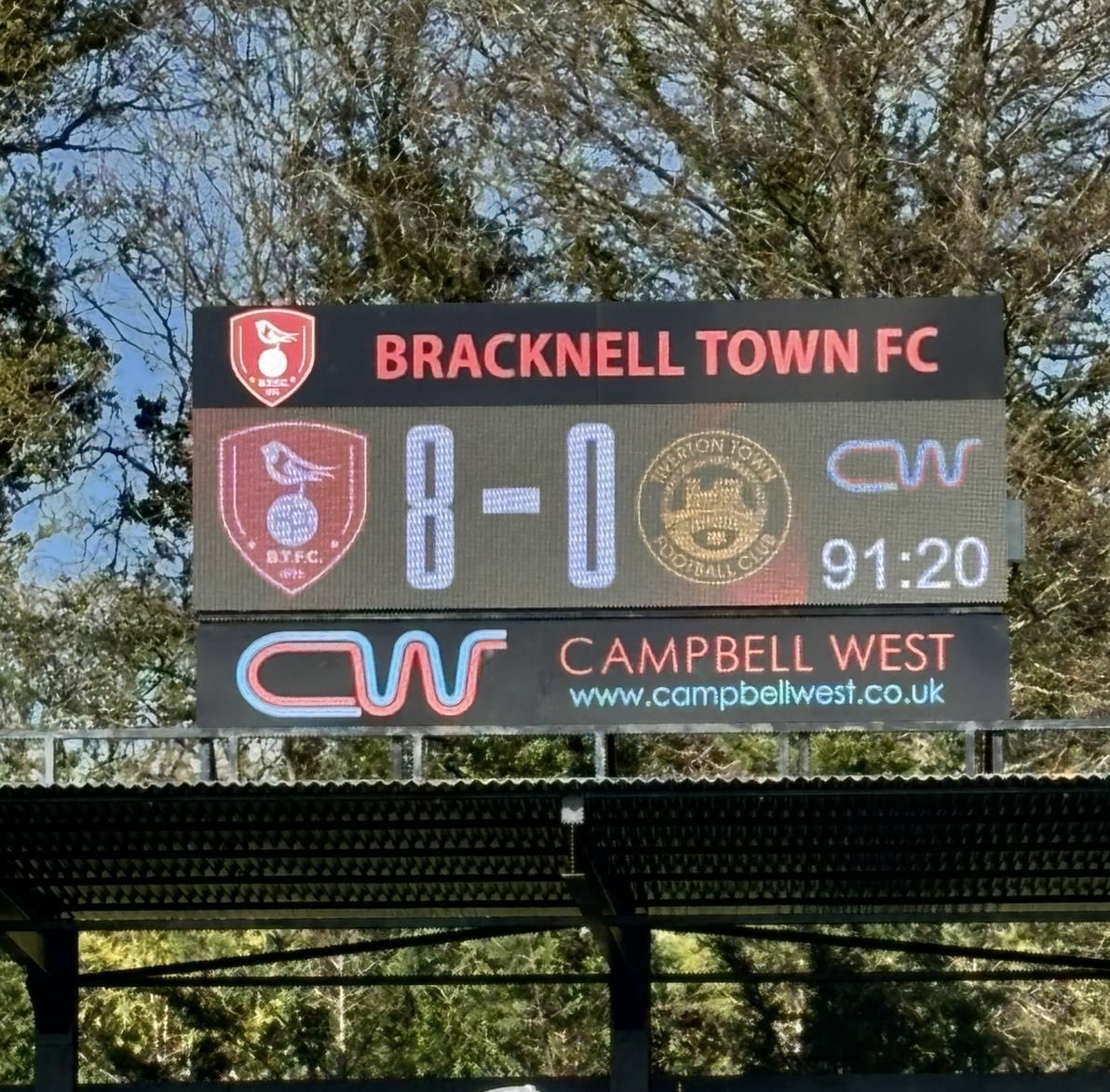 foxiecharlie's tweet photo. Great day yesterday watching @BracknellTownFC win 8-0. Thank you as always to the players and management for taking the time to have photos with the kids @DaveMorrissy https://t.co/6Pk18T4DZe
