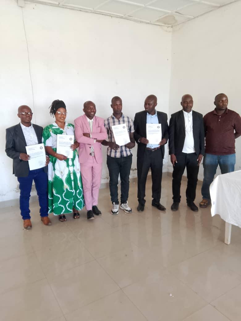 L' association "ABAGABO MU GAHINDA" a des représentants dans la <a href="/BuhumuzaProvinc/">Province Buhumuza</a>  depuis ce dimanche. Parmi eux ,une femme du nom de Nadine élu comme secrétaire provinciale de l' association  des Hommes en détresse. <a href="/MagazineJimbere/">Jimbere</a> <a href="/iwacuinfo/">IWACU Burundi</a> <a href="/ABPInfos/">ABP</a> <a href="/BoneshaFM/">Radio Bonesha FM</a>