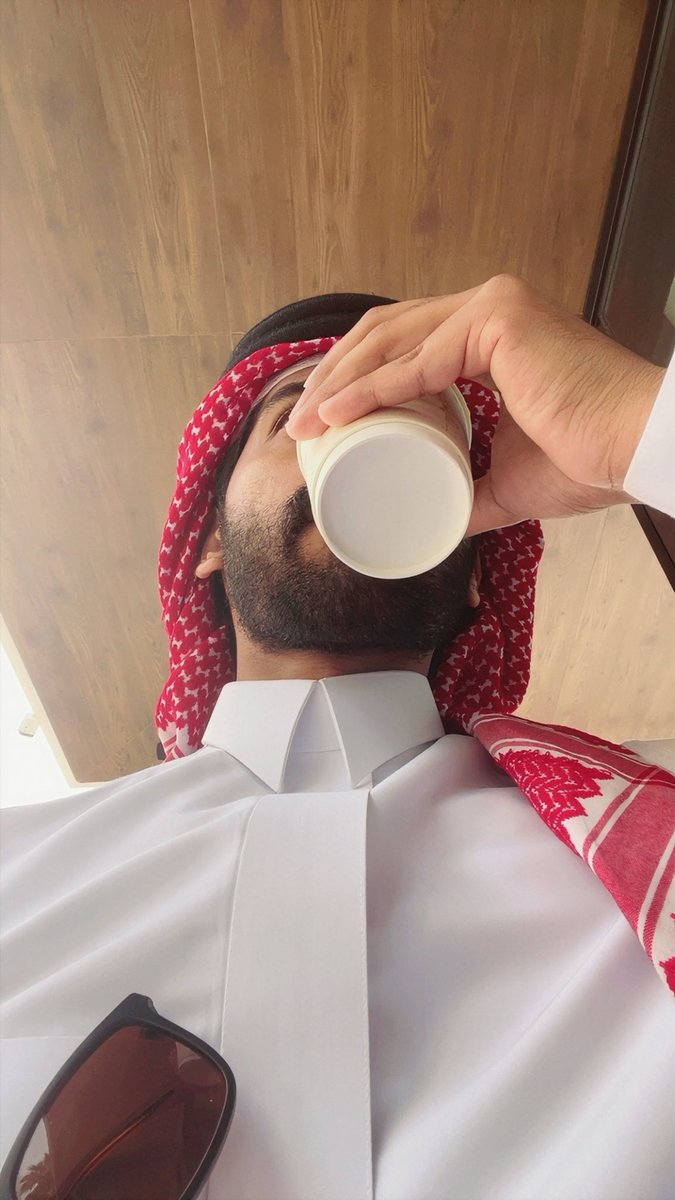 uj98_'s tweet photo. يقول بدر بن عبد المحسن :

" يكفي إنه لو سألني كيف حالك 
يبتسم حالي ولو ماني بطيب " https://t.co/VYV52qjv9b