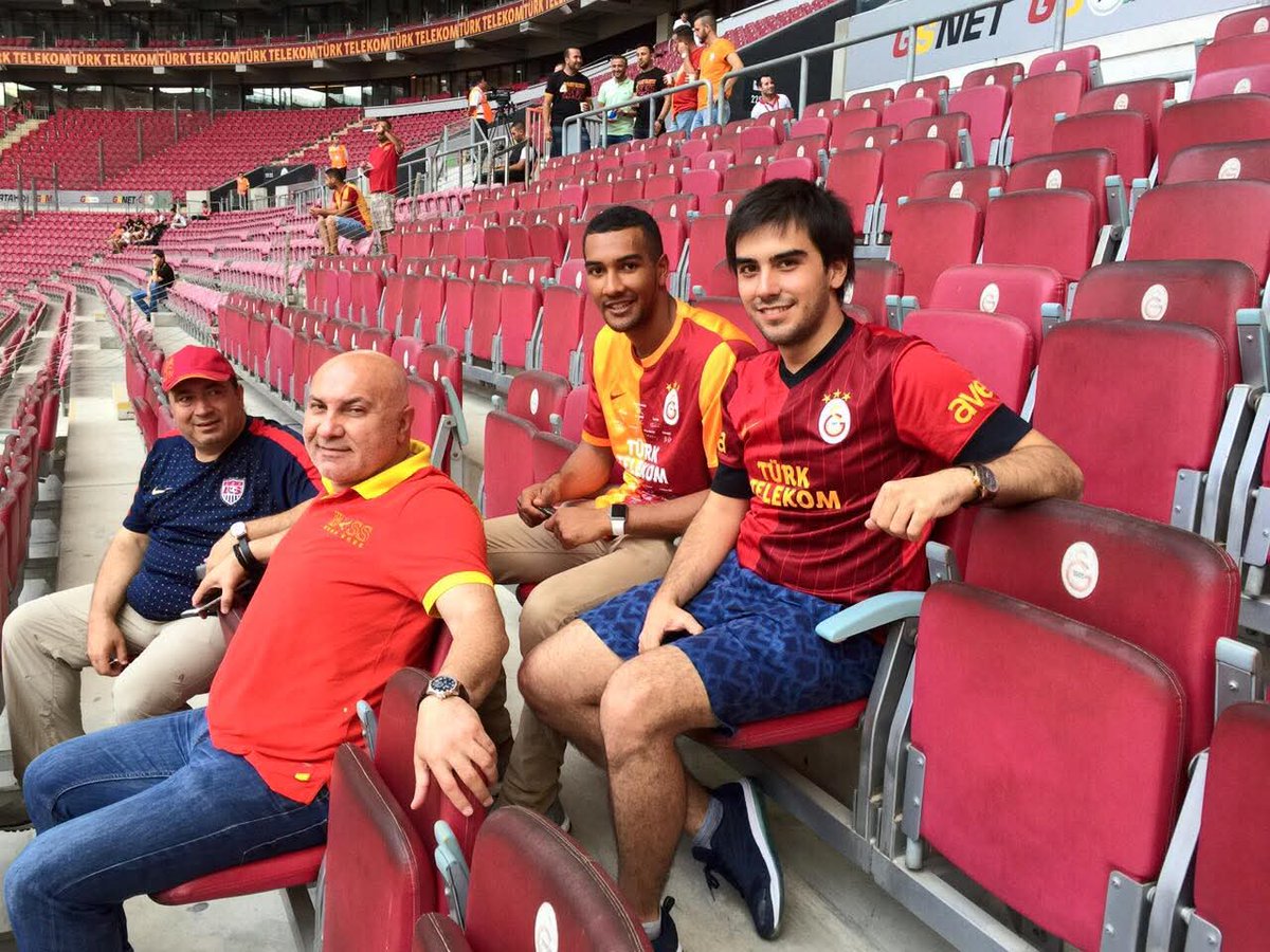 onur🇲🇰 tweet media