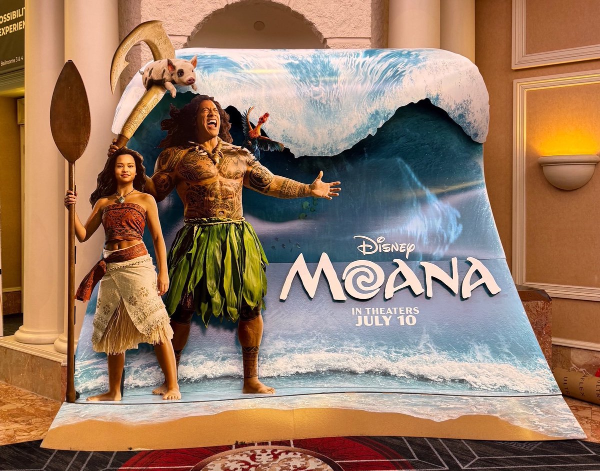 tavernagm's tweet photo. Standee oficial do filme live-action de 'MOANA' em exibição na #CinemaCon https://t.co/2nEXlzxPQh