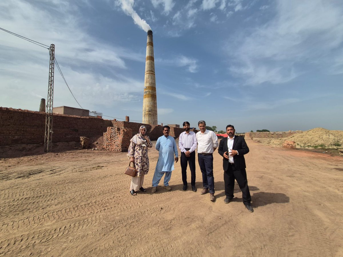 PJNPakistan's tweet photo. Field Review Visit – Brick Kiln | Business &amp; Human Rights Initiative
As part of our ongoing initiative to protect and promote rights of #BrickKiln workers, #PJNPakistan including CEO and senior policy and legal experts conducted a EHS review visit to a brick kiln in Sheikhupura. https://t.co/NZlYp4bCPI