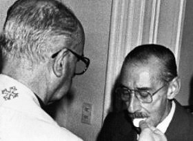 Mirando a guionistas y actores de la sociedad. tweet media