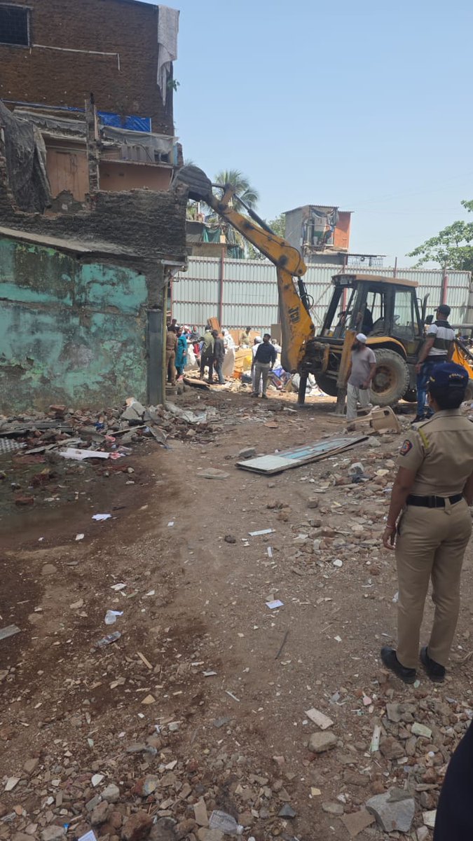 SaarathiA's tweet photo. SRA redevelopment is 90% human management. At Saarathi Realtors, we tackle "Human-Risk" impediments by taking recourse to the Section 38 provision as a last resort.
#SaarathiRealtors #StateMinistryofHousing #HumanFirst #Section38 #MHADA https://t.co/dYLqTD2Aap