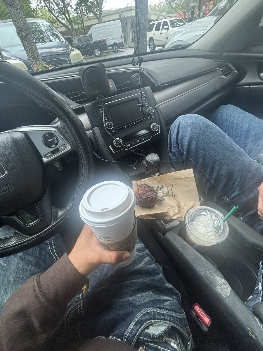 Ivannn 🤴🏽⚡️ tweet media