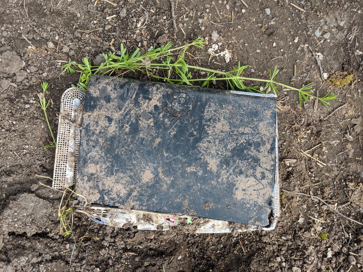 EricTorrington's tweet image. More steps than 200 #litter items today surveying for @uniofglos FAST litter app project. Still, #sun, country air, #nature &amp;amp; a fly-tip + 5 bag drop for collection. #Gloucestershire