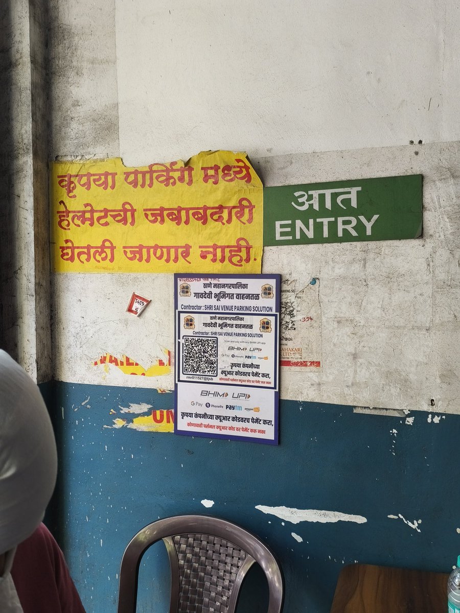 bhat_prathamesh's tweet photo. @TMCaTweetAway Parking contractor forces to pay for min 2 hrs parking. When I said I want to park only for 1 hr &amp; pay Rs 10 and confronted him about the price board, he says the board is old and minimum charge for parking is Rs 30. Is he correct? Please advise. https://t.co/x0yonCrly6