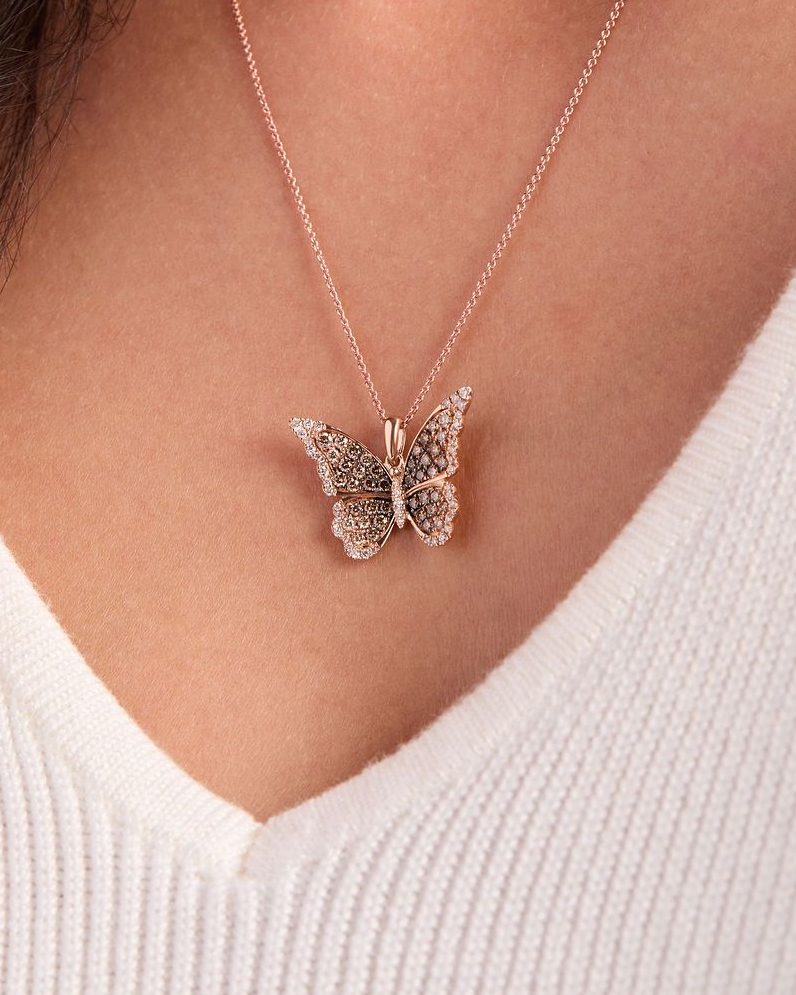 Le_Vian's tweet image. From nature’s quiet moments to its most vibrant expressions, inspiration is everywhere✨

These pieces are available @Macys
• levian-jewelry.visitlink.me/Bp_nhl
• levian-jewelry.visitlink.me/pXzLpb
• levian-jewelry.visitlink.me/v3cRwr
• levian-jewelry.visitlink.me/VOe3Vv

#FineJewelry #JewelryDesign #SpringJewelry