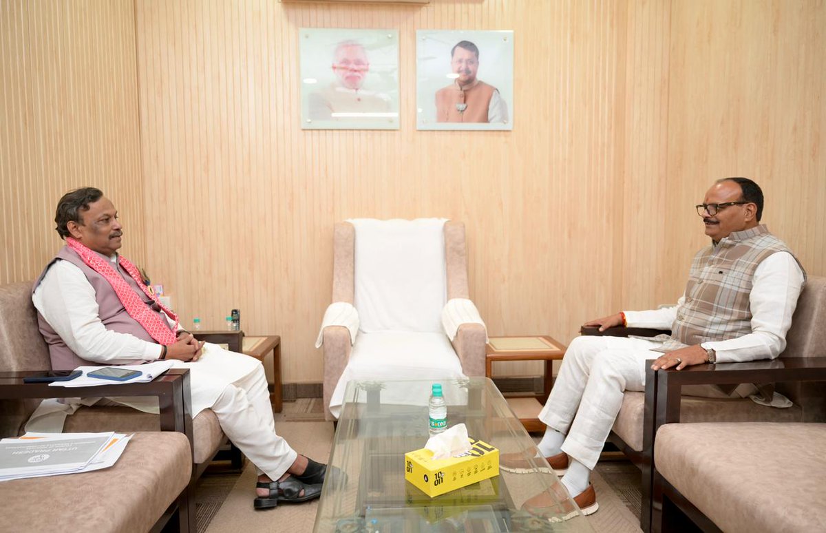 TawdeVinod's tweet photo. आज लखनऊ में भाजपा उत्तर प्रदेश के संगठनात्मक विषयों पर पार्टी के वरिष्ठ नेताओं के साथ विस्तृत और सार्थक चर्चा हुई।

प्रदेश में संगठन को और सशक्त, सक्रिय और व्यापक बनाने को लेकर कई महत्वपूर्ण बिंदुओं पर विचार-विमर्श हुआ। हमारा संकल्प स्पष्ट है—सेवा, सुशासन और ‘राष्ट्र प्रथम’ के मूल मंत्र के साथ भाजपा को जन-जन तक और मजबूत बनाना।
@BJP4UP