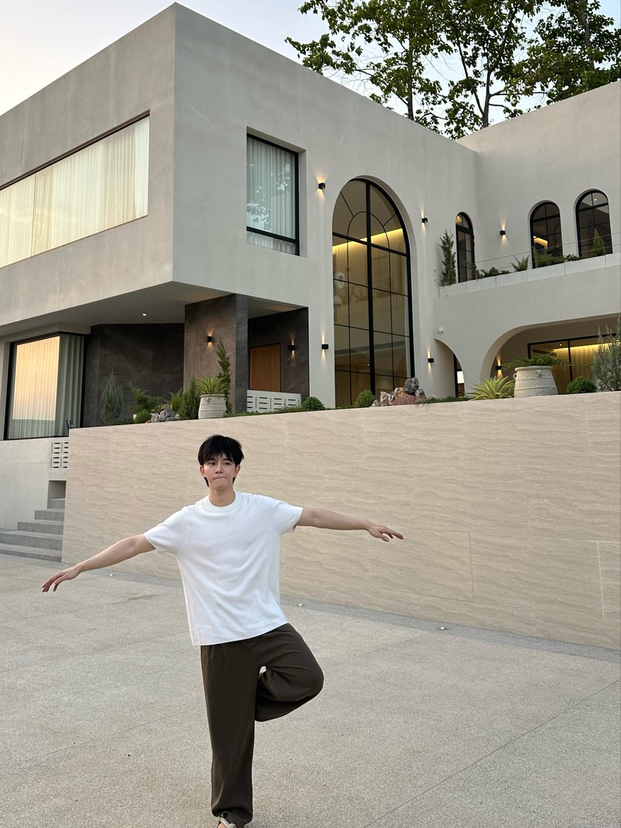 Permloww's tweet photo. เขา https://t.co/e8UZg8IrdR