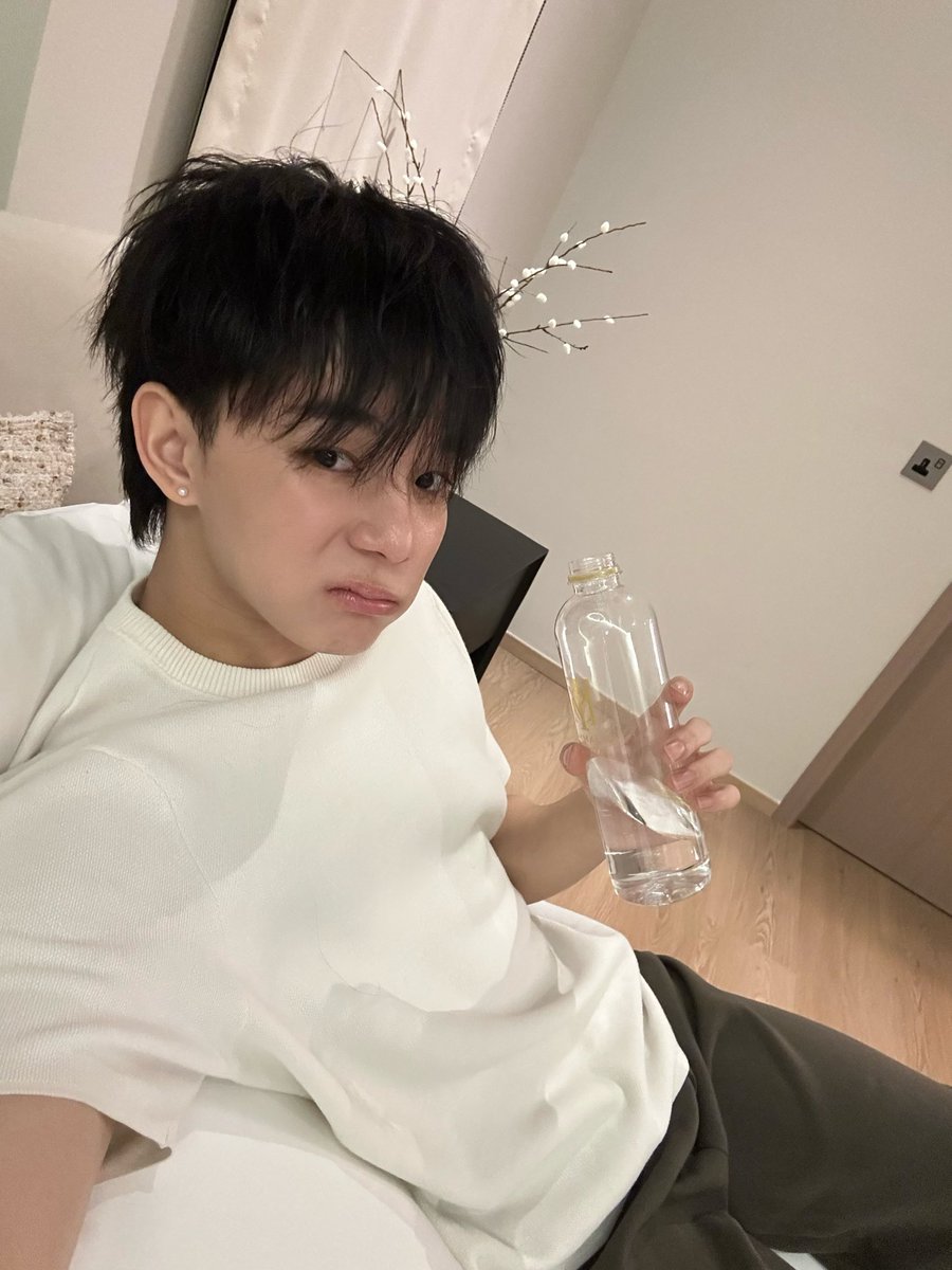 Permloww's tweet photo. เขา https://t.co/e8UZg8IrdR