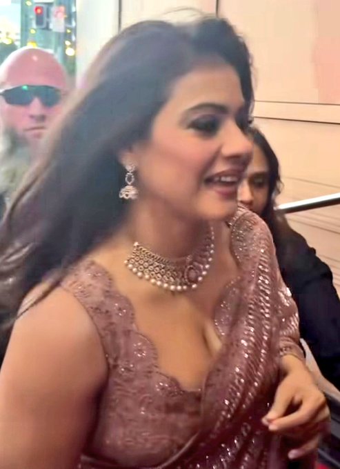 kiramilkman's tweet image. Thickness matters 

#Kajol