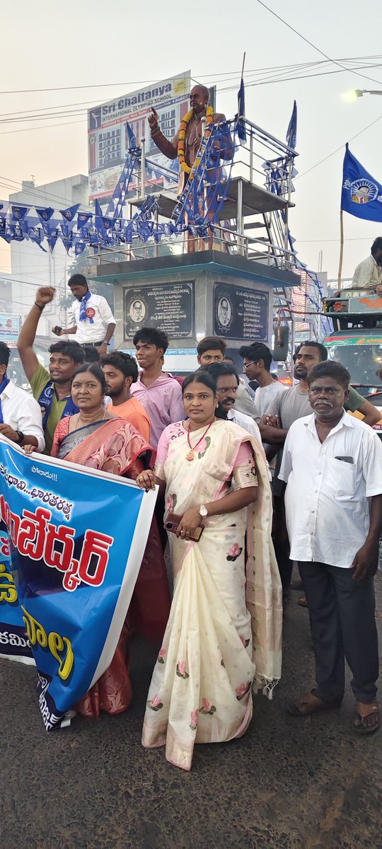 KamalaBJP's tweet photo. ఈరోజు నెల్లూరు జిల్లా కావలి లో డాక్టర్ బి.ఆర్. అంబేద్కర్ గారి 135వ జయంతి కార్యక్రమంలో పాల్గొనడం జరిగింది.
అంబేద్కర్ గారి ఆశయాలను కొనసాగించాలి అని అంబేద్కర్ పార్క్ దగ్గర నుండి భారీ ర్యాలీ లో ప్రతిఒక్కరు పాల్గోనారు అంబేద్కర్ గారి ఆశయాలను కొనసాగించాలి అని నినాదం తో ర్యాలీ https://t.co/UDuRmzE8PS