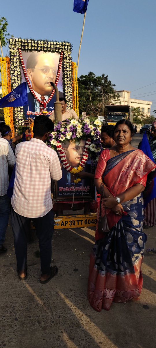 KamalaBJP's tweet photo. ఈరోజు నెల్లూరు జిల్లా కావలి లో డాక్టర్ బి.ఆర్. అంబేద్కర్ గారి 135వ జయంతి కార్యక్రమంలో పాల్గొనడం జరిగింది.
అంబేద్కర్ గారి ఆశయాలను కొనసాగించాలి అని అంబేద్కర్ పార్క్ దగ్గర నుండి భారీ ర్యాలీ లో ప్రతిఒక్కరు పాల్గోనారు అంబేద్కర్ గారి ఆశయాలను కొనసాగించాలి అని నినాదం తో ర్యాలీ https://t.co/UDuRmzE8PS
