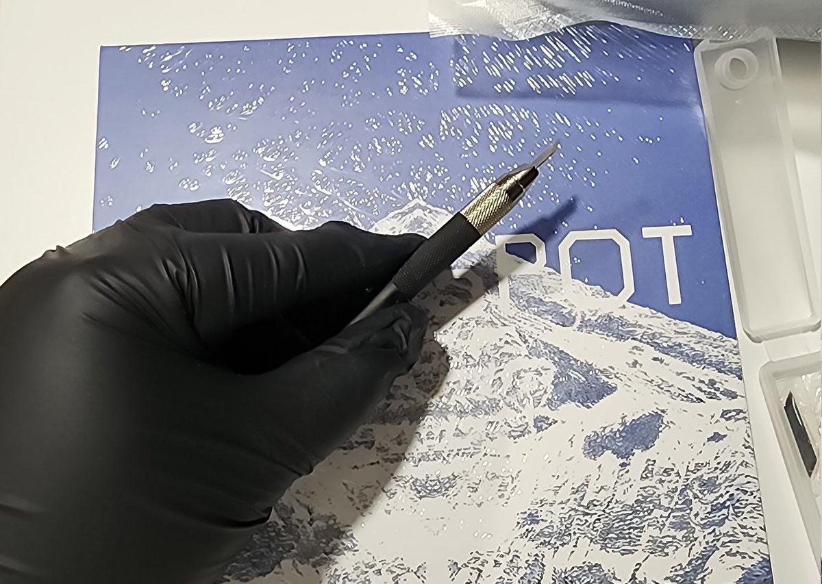 lazyme2day's tweet image. 😭 After spending over 1 hour, I finally managed to remove the tin lid without bending it!!! 
✌🏻😁 "PULL T.O.P BACK" from the 🌕

#ANOTHER_DIMENSION #TOP