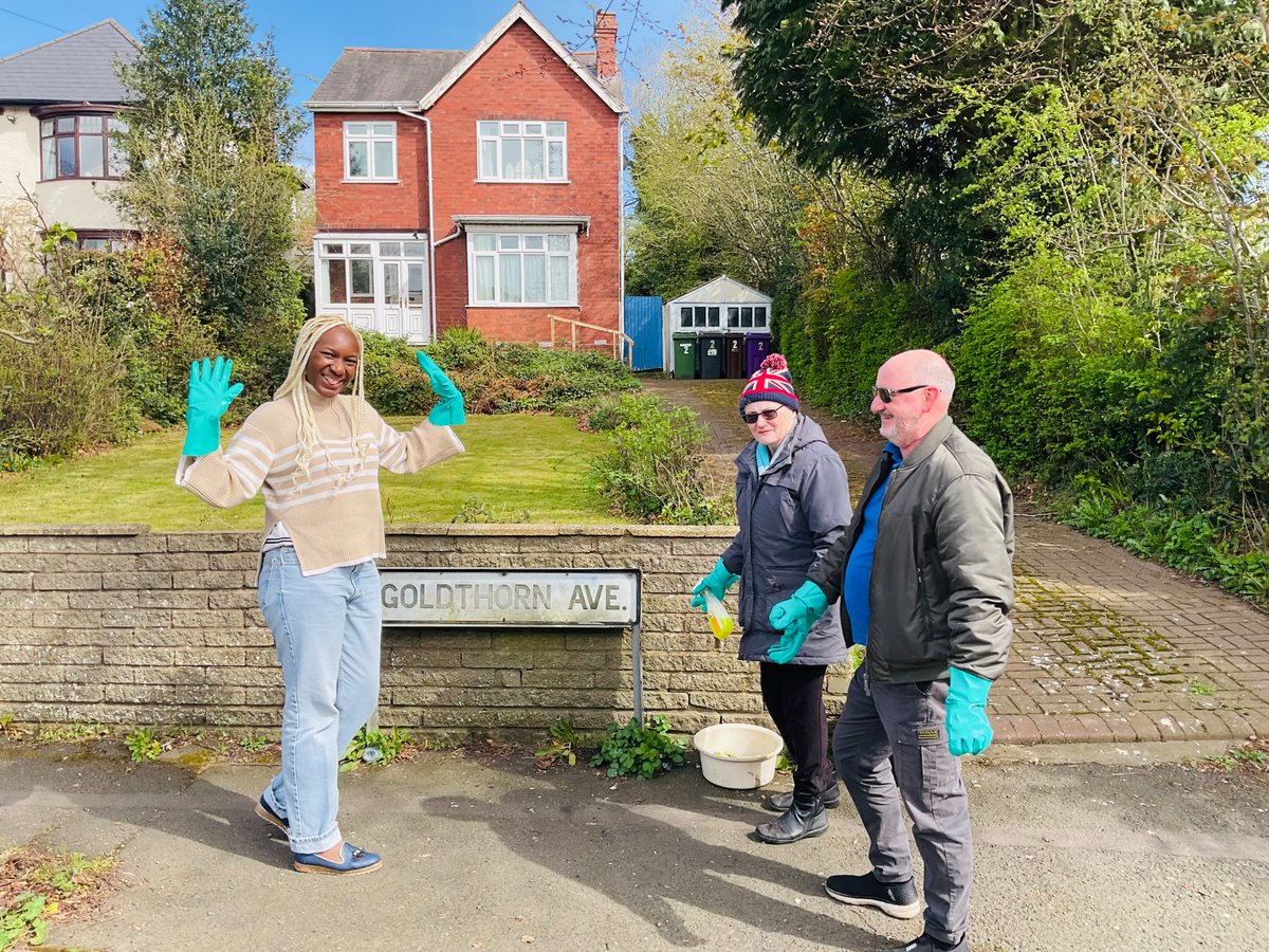 CeliaHibbert's tweet image. Our Penn candidate Pete Kelly &amp;amp; I spent #Saturday cleaning neglected signs along routes to schools as kids will be going back to school after fun #Easter break. Earlier same day, I was also out campaigning with our fantastic Bilston North candidate, Cllr. Anita Stanley, 🩵🩵 🏴󠁧󠁢󠁥󠁮󠁧󠁿🇬🇧