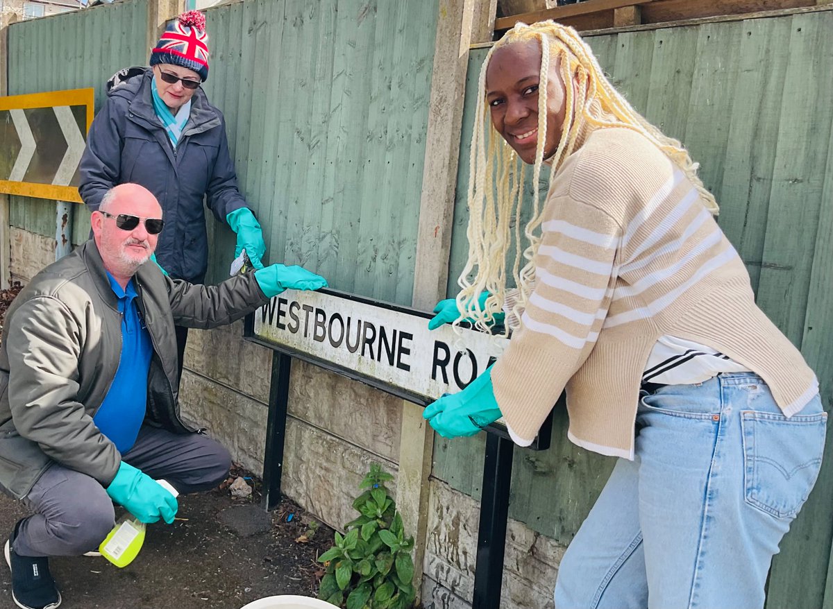 CeliaHibbert's tweet image. Our Penn candidate Pete Kelly &amp;amp; I spent #Saturday cleaning neglected signs along routes to schools as kids will be going back to school after fun #Easter break. Earlier same day, I was also out campaigning with our fantastic Bilston North candidate, Cllr. Anita Stanley, 🩵🩵 🏴󠁧󠁢󠁥󠁮󠁧󠁿🇬🇧
