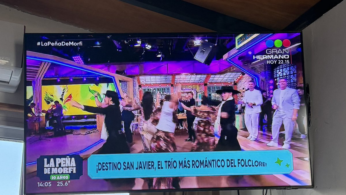 No hay nada más hermoso que nuestra música Felices 10 años #LaPeñaDeMorfi <a href="/diegoleuco/">Diego Leuco</a> y <a href="/ZampiniCarinaOk/">Carina Zampini</a> la mejor dupla lejos 👏👏👏