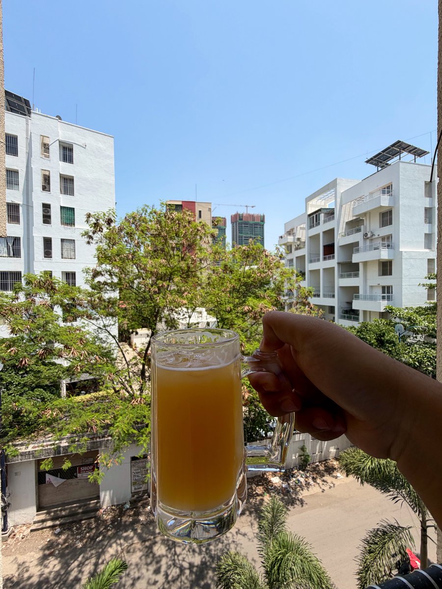 ruskievityazi's tweet photo. Sunday looked liked this 👇🏻
home-made egg curry & Brew Whale’s Hammered Hefe - one of the best wheat beers that I’ve had recently🍺 just what the harsh summer afternoons called for 😓 #craftbeer #wheatbeer #brunch https://t.co/Q1Oii3SBKk