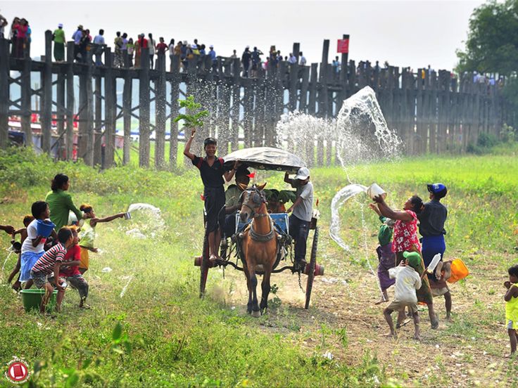 t_thwin00's tweet photo. ပျော်ရွှင်စရာ နှစ်သစ်အခါဖြစ်ပါစေ... သင်္ကြန်ရေနှင့်အတူ အဆိုးအားလုံးပပျောက်ပါစေ... #Thingyan #MyanmarNewYear https://t.co/54qUQBI4ku