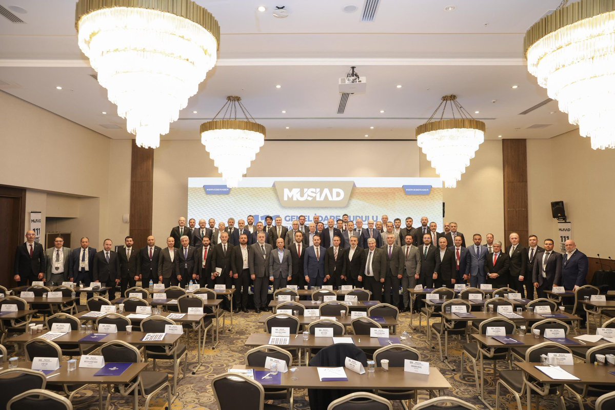 Genel Başkanımız Sayın Burhan Özdemir riyasetinde gerçekleştirdiğimiz 111. Genel İdare Kurulu toplantımızı, büyük bir azim ve ortak akıl birliğiyle tamamladık. Aldığımız kararların camiamıza ve memleketimize hayırlar getirmesini temenni ediyoruz.