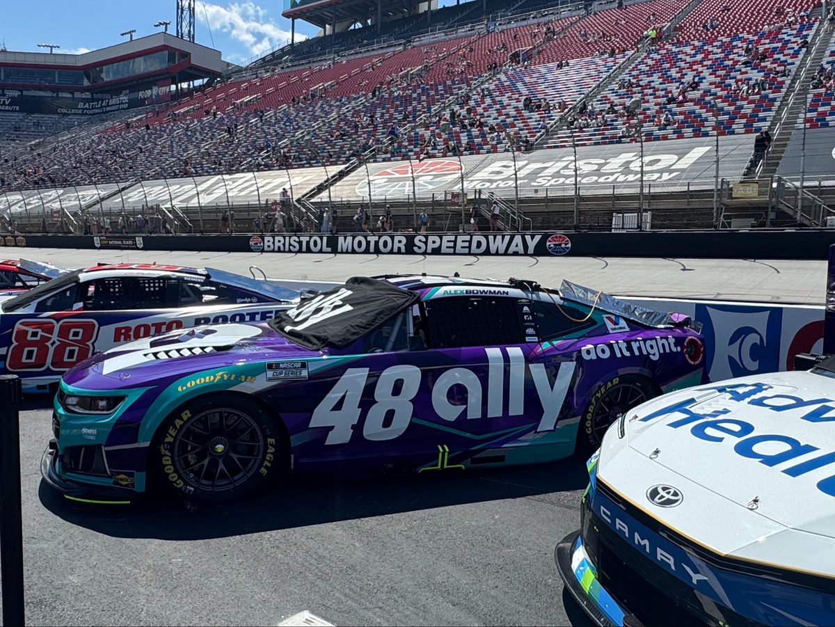 It’s a beautiful ☀️ day for racing at <a href="/ItsBristolBaby/">Bristol Motor Speedway</a>.