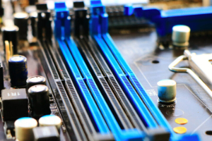 Face aux prix de la DDR5, Intel conserve des solutions hybrides en DDR4 dlvr.it/TS0XBz