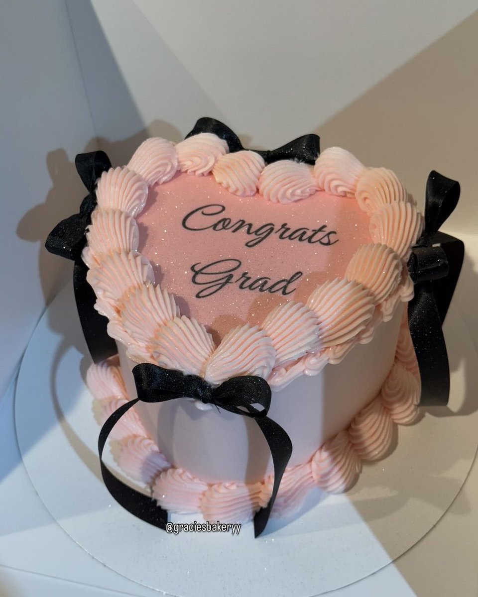 ليدي tweet media