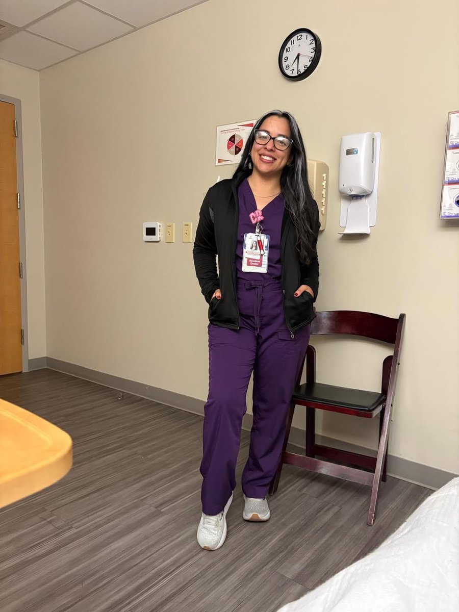Libertaria17082's tweet photo. 🚨 En menos de UNA SEMANA, dos médicos venezolanos han sido detenidos en los Estados Unidos, ambos al servicio de comunidades estadounidenses. El 
esposo de la Dra. Bolivar se puso en contacto con el Dr. Guarecuco de Médicos Unidos Venezuela, MUV-USA, con este mensaje : “Estoy pidiendo, desde el fondo de mi corazón, la liberación inmediata de mi esposa, la Dra. Rubeliz Bolívar y nuestra hija, Milena. Mi esposa siguió todos los pasos legales de su proceso de inmigración. No solo es una médica dedicada que sirve a su comunidad, es una madre amorosa. Nuestra hija merece estar segura en casa, no en un centro de detención. Ninguna familia debería pasar por esto, especialmente cuando todo se hizo de la manera correcta”. Esta no es solo la historia de una familia. Esto le está pasando a nuestros compatriotas sin ningún antecedente criminal. A nuestra comunidad. Estamos con el Dr. Rubeliz Bolívar, Milena y todos los venezolanos que vinieron a los Estados Unidos legalmente para trabajar y servir a la sociedad . Por favor, comparte esto. Ayuda a llevarlos de nuevo a su hogar. 🙏 #FreeRubelizBolivar #FreeDrBibiandMilena #MedicosUnidosVenezuela